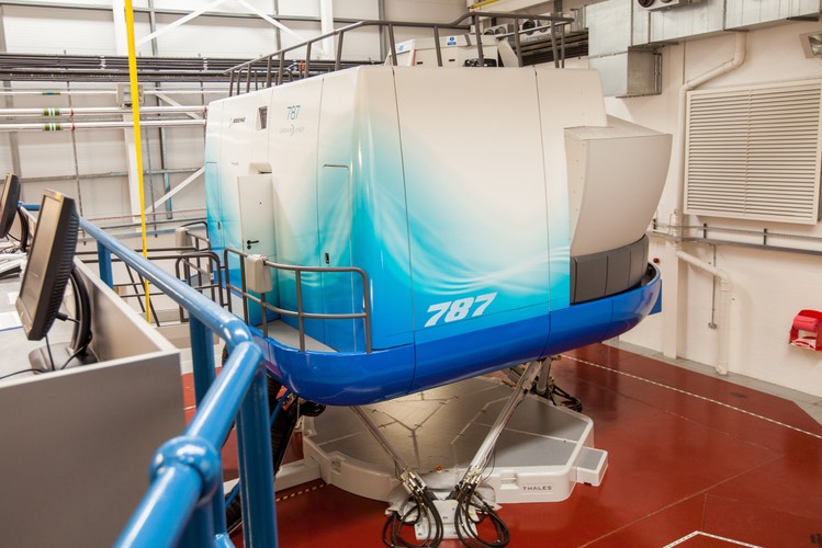 Symulator szkoleniowy Boeinga 787 Dreamliner z zewnątrz