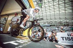 Znany kolarz złamał nogę na... wieczorze kawalerskim brata