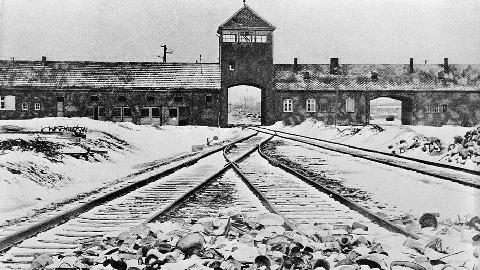 Brama wjazdowa do obozu koncentracyjnego Auschwitz-Birkenau