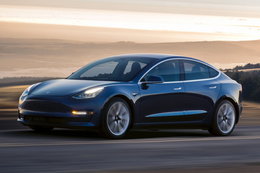 Tesla bardzo, ale to bardzo nie wyrabia się z zakładaną produkcją Modelu 3