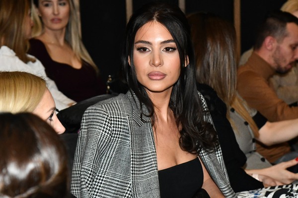 Beba Vanja sa starijom sestrom