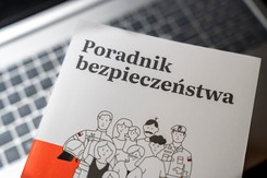 Policja ostrzega przed nowym sposobem oszustwa. Uwaga na fałszywe 'kontrole'