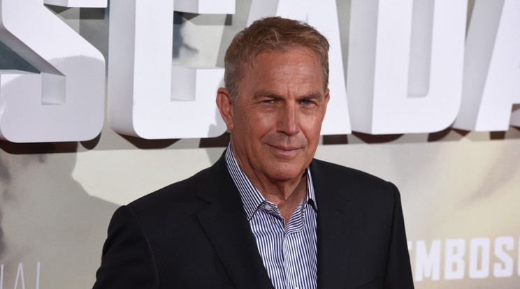 Kevin Costner folttal a nadrágján hagyta el az éttermet / Fotó: Getty Images