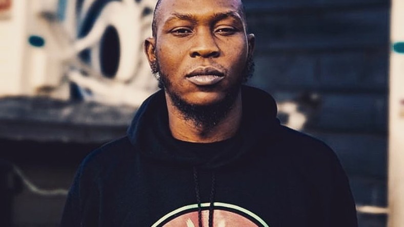 Seun Kuti says he hopes to be invited when Nigerians abroad decide to beat up any visiting Nigerian politician. [Instagram/BigBirdKuti]