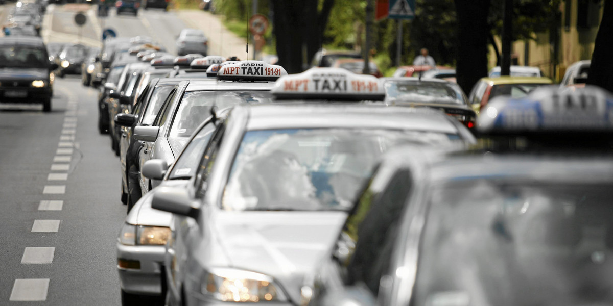 W Warszawie jest prawie tyle taksówek, co w Nowym Jorku