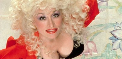 Dolly Parton była o krok od tragedii przez piersi i romans