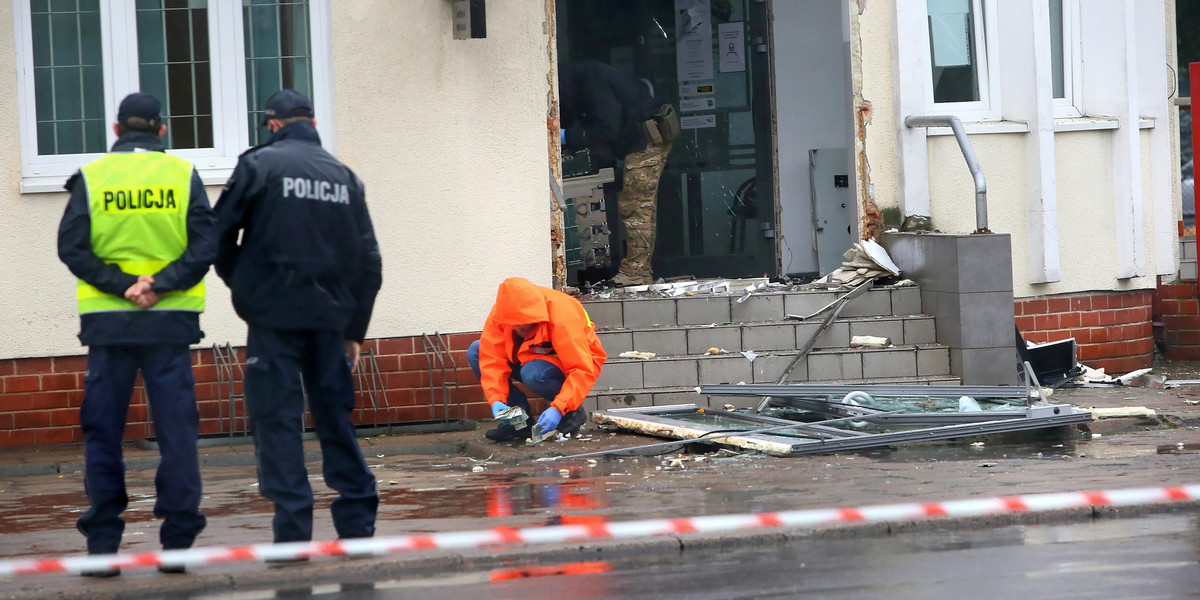 Zuchwały napad w Odolanowie. Wysadzili bankomat, ale coś poszło nie tak...