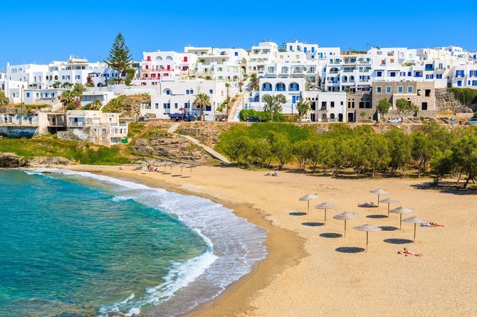 Ukoliko ste oduvek maštali o Santoriniju, a niste imali novca za isti - Paros vas čeka raširenih ruku!