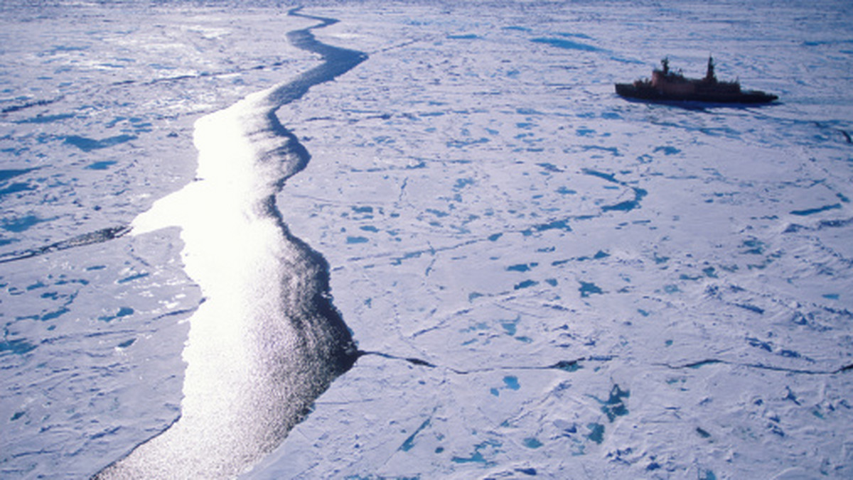 W rejonie bieguna północnego temperatury prawie osiągnęły poziom topnienia - poinformował Norweski Instytut Meteorologoczny, na który powołuje się agencja Reutera. Zazwyczaj o tej porze roku temperaturara była zbliżona do minus 30 st. C.