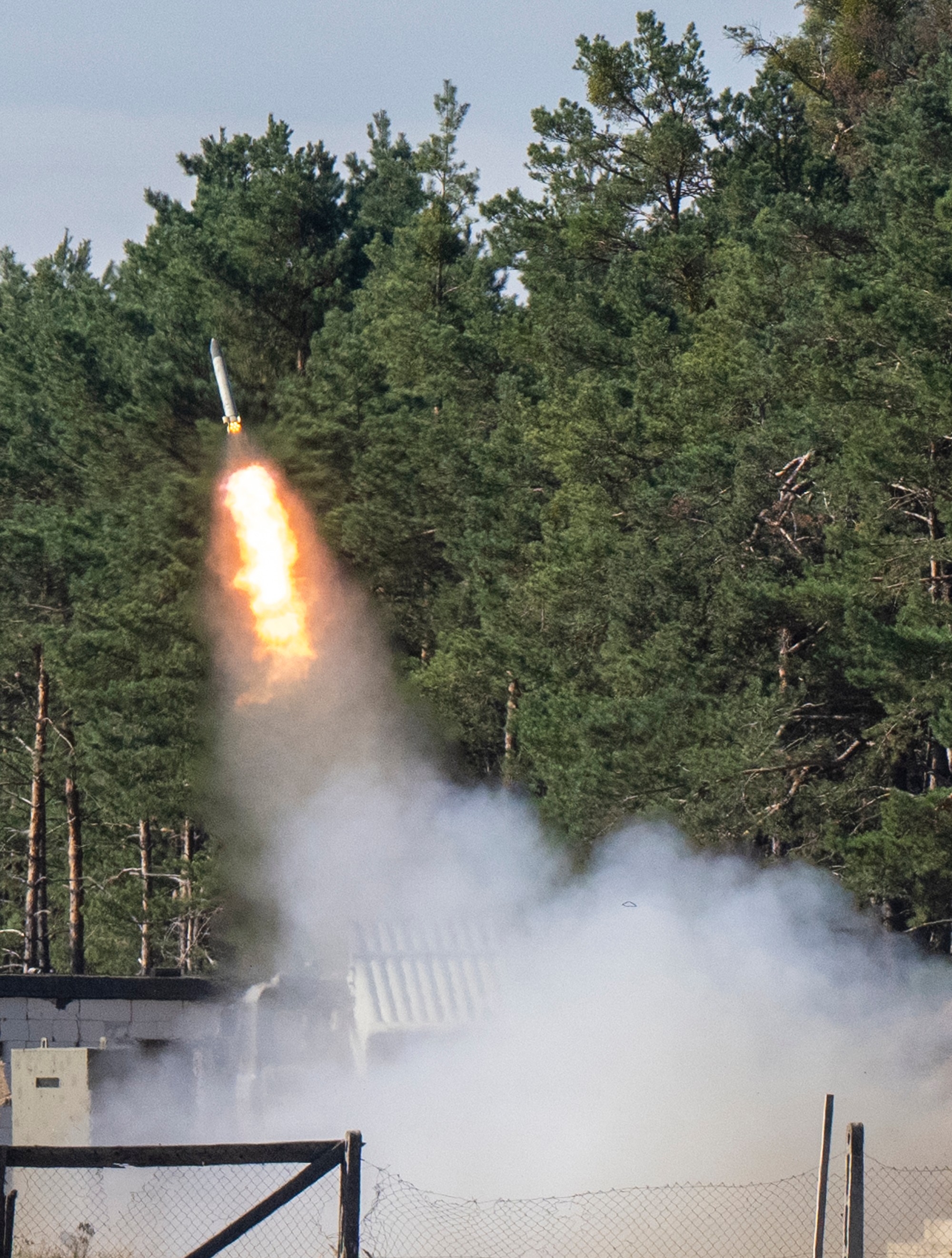 Streľba z raketometu RM-70/85 na podujatí Industry Day vo Vojenskom technickom a skúšobnom ústave Záhorie.