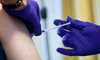 Rząd znowu wystraszył się obowiązkowych szczepień? Autor ustawy: "Założenia są lajtowe"