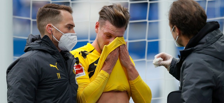 Pech Łukasza Piszczka. Dostał w oko i już w 21. minucie zszedł z boiska