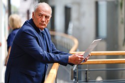 Nowy rok w TVP bez "Familiady". Co dalej z uwielbianym teleturniejem i Karolem Strasburgerem?