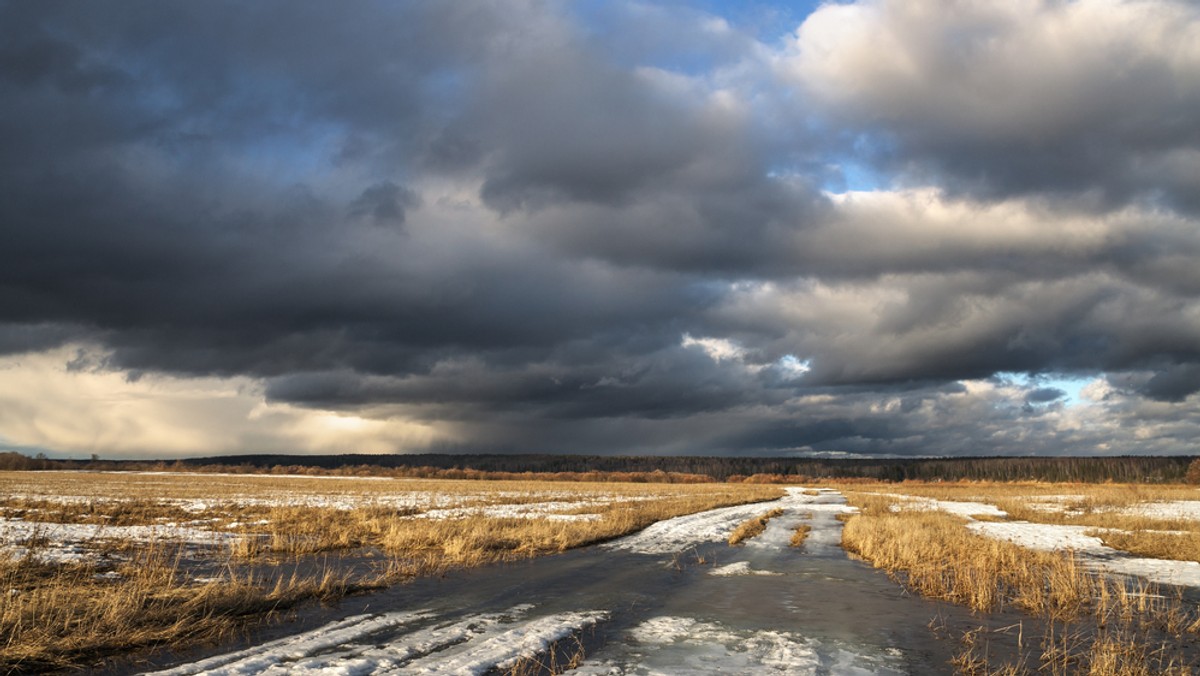 Śnieg i lokalne burze. Pogoda na czwartek 8 kwietnia