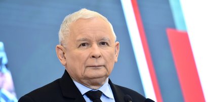 Jarosław Kaczyński diametralnie zmienił plany. Sprawa dotyczy rządu. Padły też zagadkowe słowa o katastrofie smoleńskiej