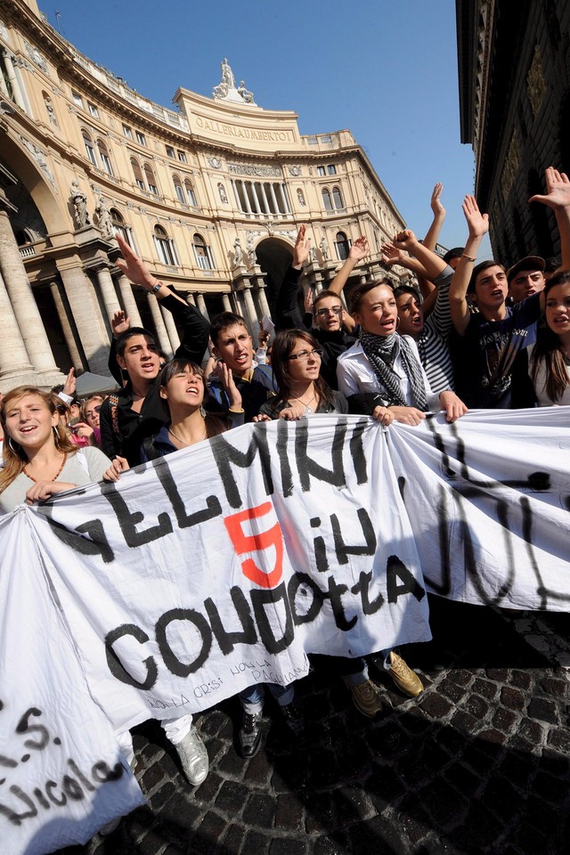 WŁOCHY REFORMA SZKOLNICTWA STUDENCI PROTEST