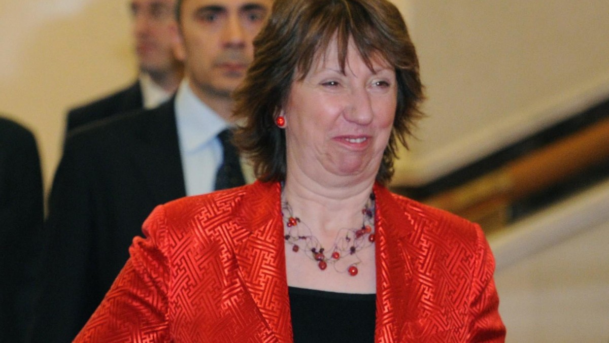 Catherine Ashton wezwała prezydenta Syrii Baszara el-Asada do zaprzestania przemocy. - Asad powinien przerwać brutalne represje wobec własnego narodu i umożliwić polityczne zmiany - powiedziała szefowa unijnej dyplomacji w wywiadzie dla niemieckiego dziennika "Die Welt".