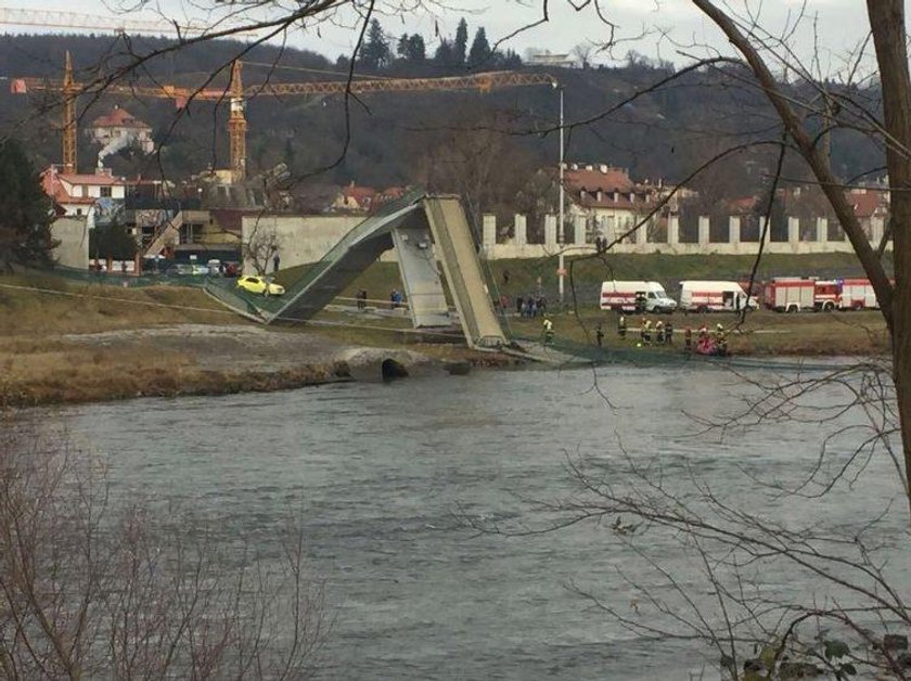 Zawalił się most nad Wełtawą w Pradze. Cztery osoby ranne