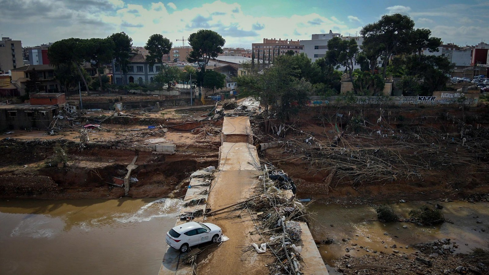 Muere un trabajador atrapado entre máquinas en labores de limpieza por la DANA