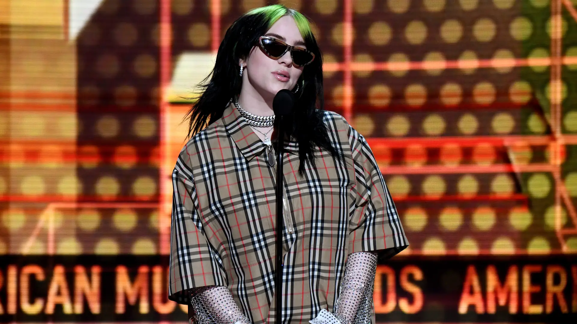 Billie Eilish tłumaczy, dlaczego nosi za duże ubrania. Powód skłania do refleksji