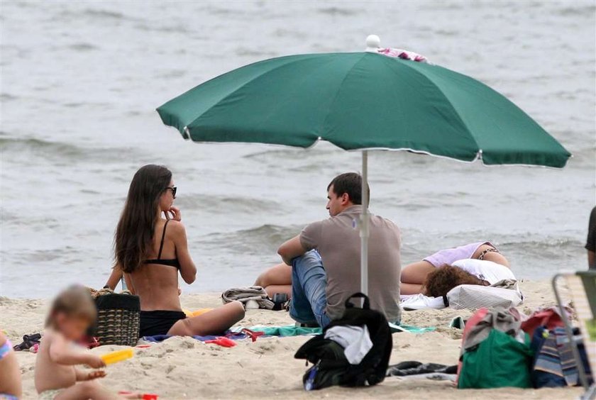 Dubieniecki z Kaczyńską na plaży. Walczy o nią?