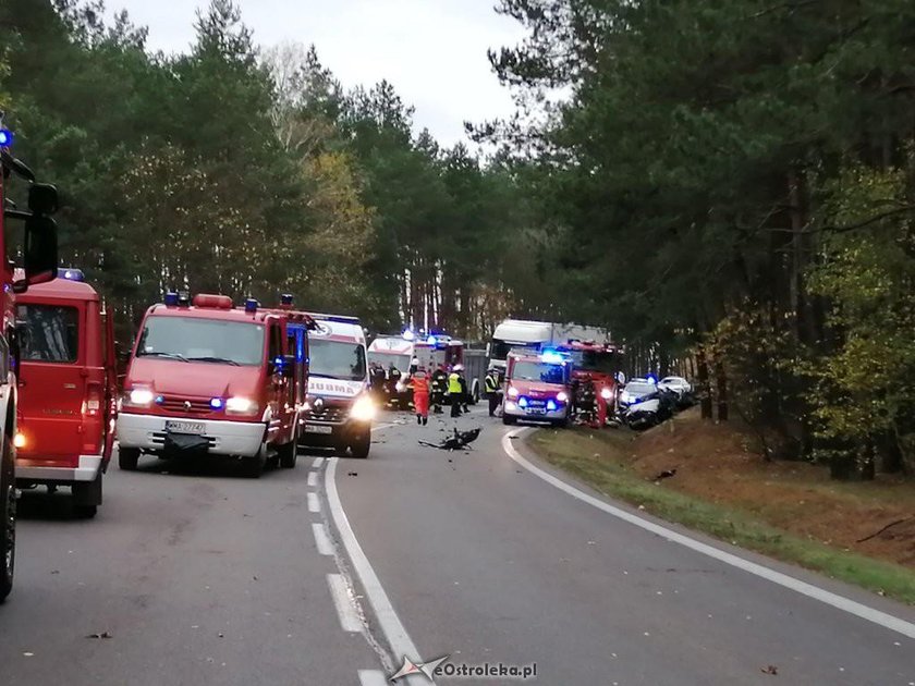 Wypadek autobusu pod Ostrołęką: co najmniej 14 poszkodowanych, jedna osoba nie żyje