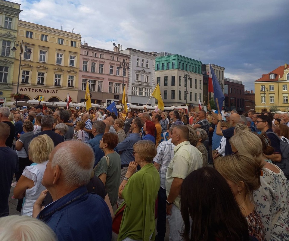 Bydgoszcz. Protest przeciwko ustawie "lex TVN"