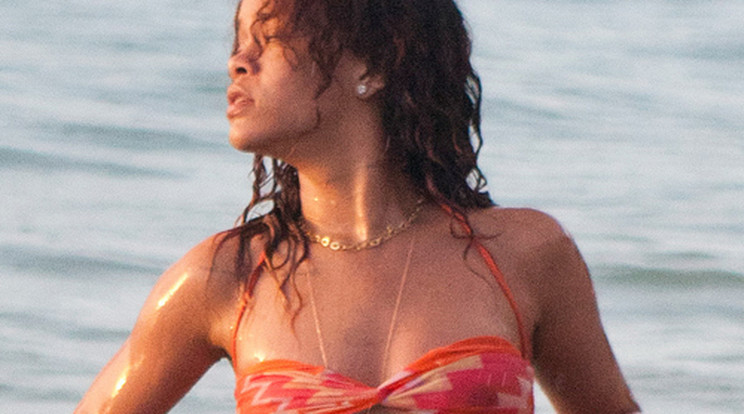 A trópusokon lubickol Rihanna