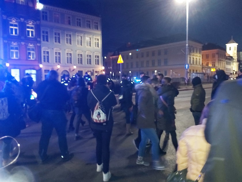 Manifestacje w Dzień Kobiet. W całej Polsce trwają protesty.