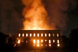 Fire breaks out in the National Museum of Rio de Janeiro