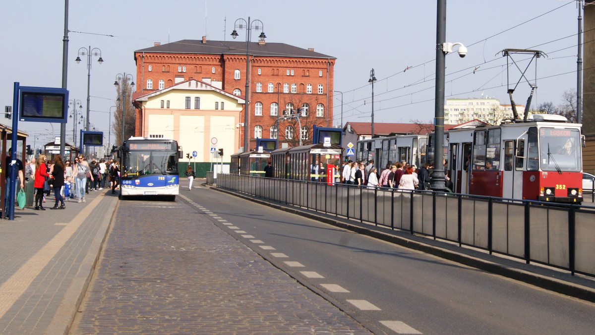 Za dwa lata ulicami Bydgoszczy ma jeździć pięć pierwszych elektrobusów, a za trzy lata ma być ich już 30. Miasto odłoży na ten cel 62 mln zł.