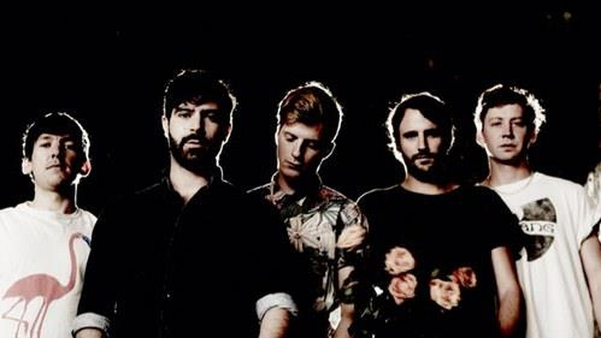 19 października 2013 roku, grupa Foals wystąpi w warszawskiej Stodole. Zespół promował będzie swój najnowszy album "Holy Fire".