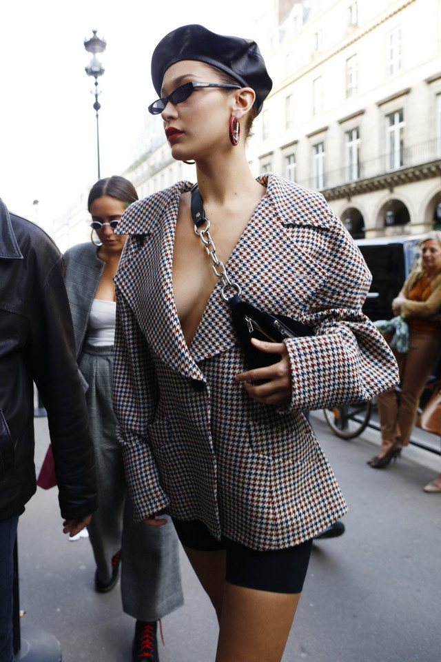 Bella Hadid na ulicy w Paryżu