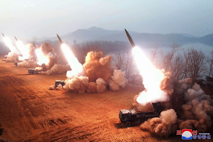 Artiljerijske vežbe na nepoznatoj lokaciji u Severnoj Koreji 9. marta