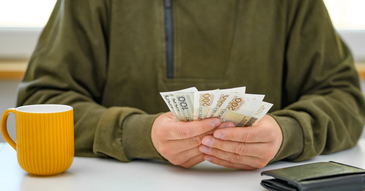 366 złotych mogą zaoszczędzić seniorzy w 2026 roku. Wystarczy przedstawić jeden dokument