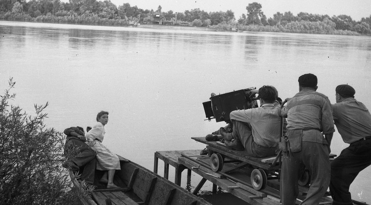 Moór Marianna és Bárdy György színművészek A tettes ismeretlen című film forgatásán 1957-ben - Fortepan / Kotnyek Antal