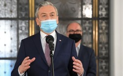 Biedroń prosi UE o pomoc. Chodzi o pożar w Biebrzańskim Parku Narodowym