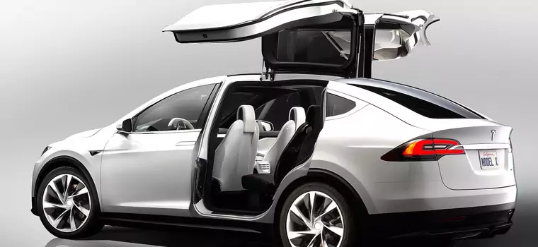 Tesla wycofuje blisko 30 tys. aut Model X z powodu usterki