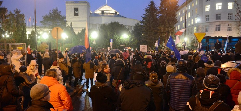 Naruszenie miru, utrudnienie wykonywania czynności... Interwencja policji przed Sejmem