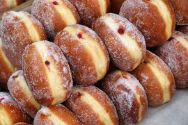 Napravili ste KROFNE, ali nisu šupljikave? Milica zna gde GREŠITE, uz njene savete uvek će biti mekane i vazdušaste!