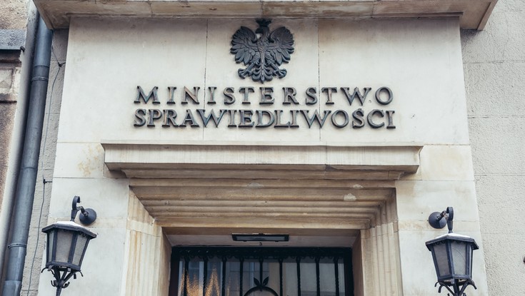 Kontrowersje wokół rozporządzenia ministra sprawiedliwości. Rząd broni reformy sądów