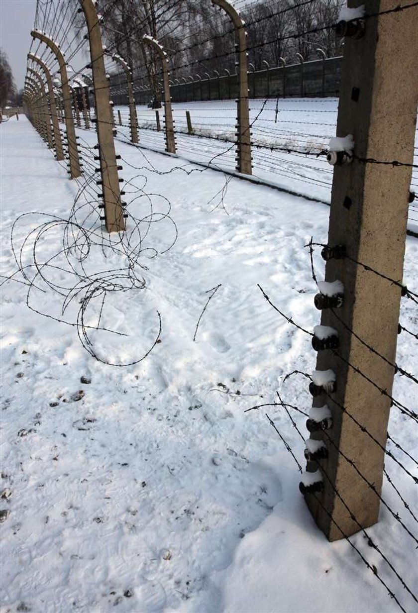 Policja odzyskała napis "Arbeit macht frei"