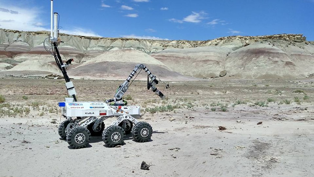 Drużyna z Politechniki Częstochowskiej - PcZ Rover Team - zajęła drugie miejsce w prestiżowych zawodach łazików marsjańskich - University Rover Challenge, które zakończyły się w USA. Pierwsze miejsce zajął zespół ze Stanów Zjednoczonych.