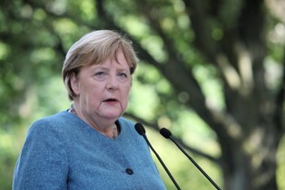 Dera o wizycie kanclerz Niemiec: jeżeli ktoś chce przyjechać do kogoś, to się umawia