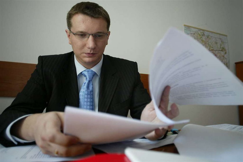 Poseł PiS doradzał, jak nie płacić podatków w Polsce