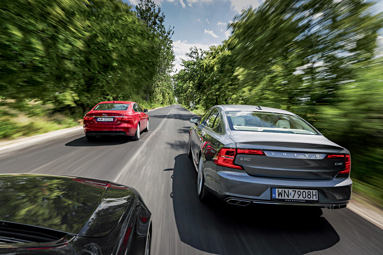 Mercedes E 220d vs Jaguar XF 2.0 vs Volvo S90 D4