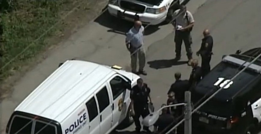 Policijski uviđaj na mestu na kom je pronađena žrtva