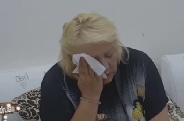 "GDE SAM MAMU NAŠLA TOG JUTRA KADA JE PREMINULA, u tu kuću više nisam mogla da uđem" Pevačica i danas sa ogromnim bolom odlazi u rodno selo