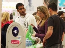 Roger uwielbia zakupy we dwoje