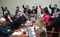 Komisja przeciw poprawkom Senatu do ustawy o trzynastych emeryturach i rentach